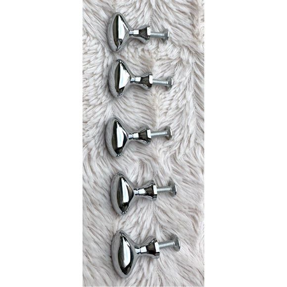 NEW Set of 5 double plated oval shaped cabinet knobs in satin
nickel finish - Picture 2 of 16